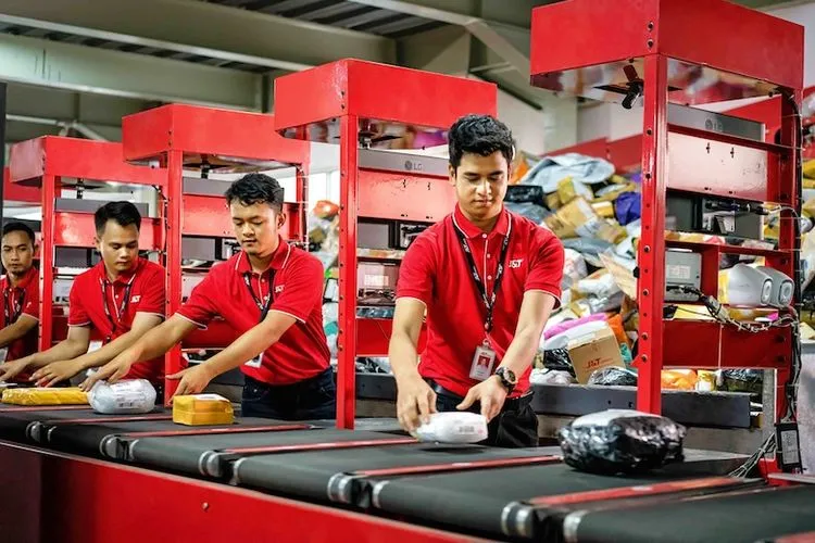 Rahasia Mengatasi Kesalahan Pengiriman Paket di J&T Express